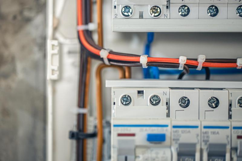 Conheça as Vantagens do Inversor de Frequência Danfoss para Indústrias